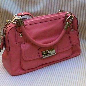 NWT COACH Satchel with shoulderstrap. Buttery soft leather, lovely salmon color